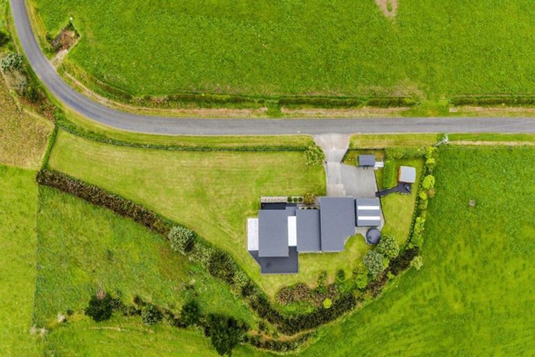 Photo of property in 100 Elsham Road, Lepperton, New Plymouth, 4373