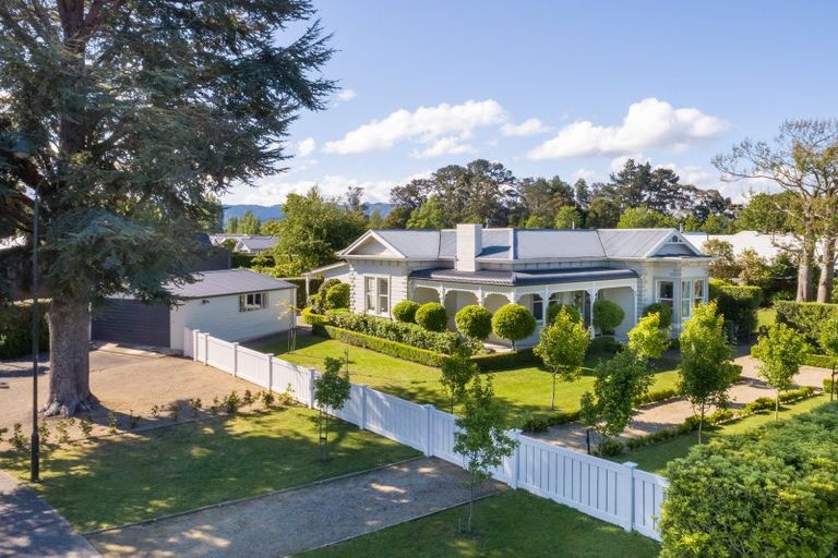 Photo of property in 16 Orchard Road, Greytown, 5712