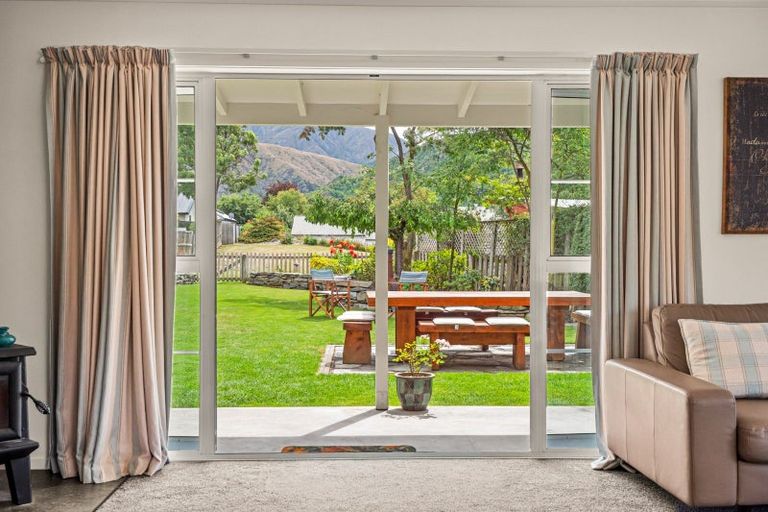 Photo of property in 4 Elva Dawson Place, Arrowtown, 9302