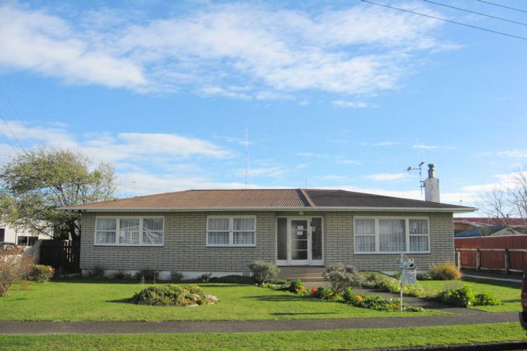 Photo of property in 4 Selwyn Street, Levin, 5510