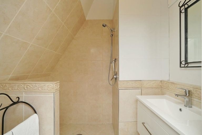 Photo of property in 76a Memorial Avenue, Ilam, Christchurch, 8053