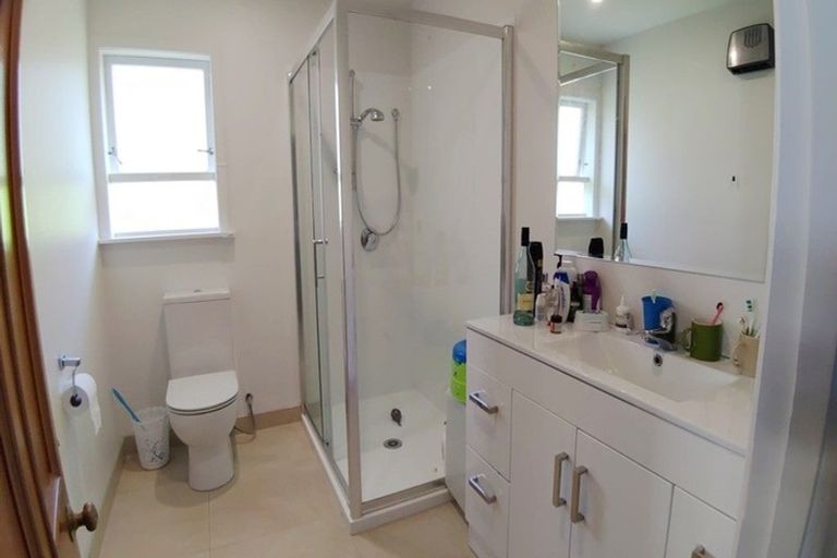 Photo of property in 33 Lingfield Street, Glenfield, Auckland, 0629