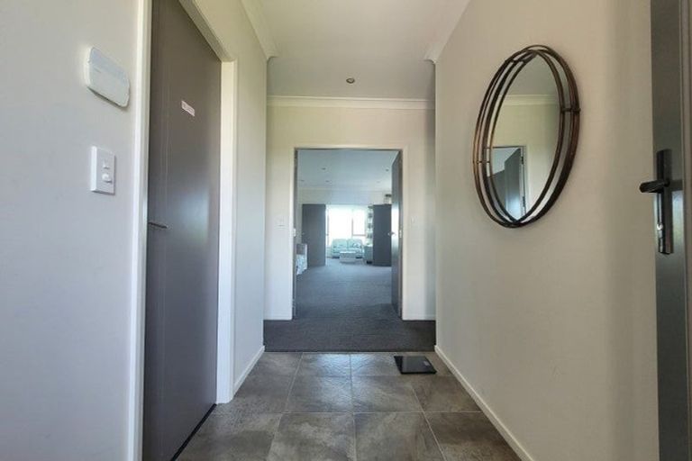 Photo of property in 32 Sumner Terrace, Aotea, Porirua, 5024