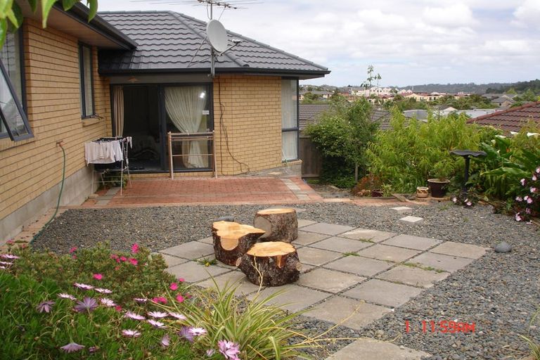 Photo of property in 10 Sunvista Avenue, Oteha, Auckland, 0632