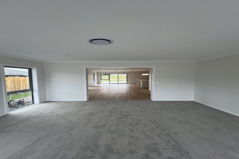Photo of property in 11 Pukatea Crescent, Owhata, Rotorua, 3010