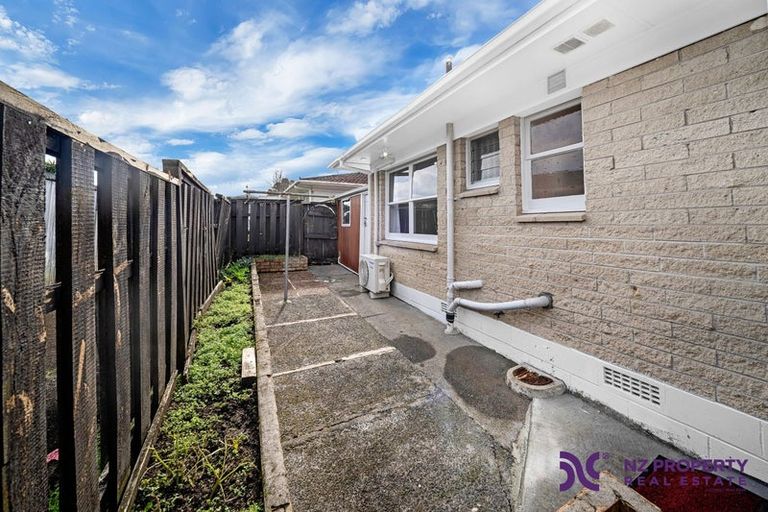 Photo of property in 2/17 Jenelin Road, Glendene, Auckland, 0602