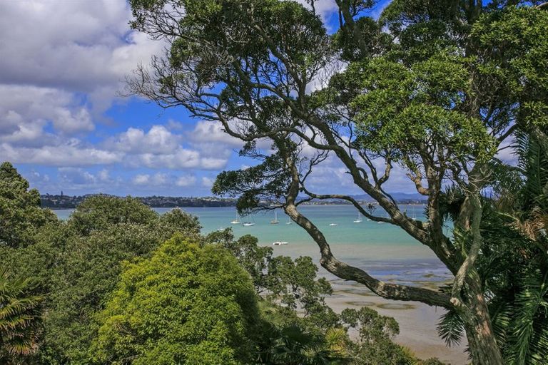 Photo of property in 118 Queen Street, Northcote Point, Auckland, 0627