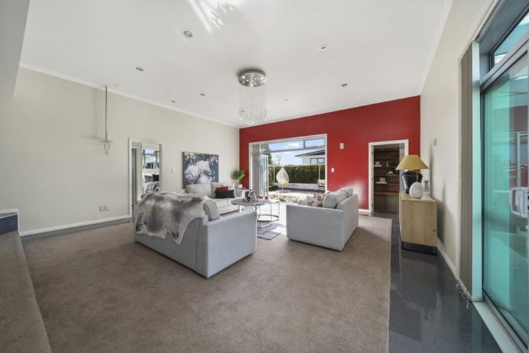 Photo of property in 33 Hope Farm Avenue, Pakuranga Heights, Auckland, 2010