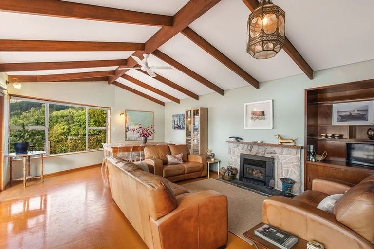 Photo of property in 11 Ngaio Lane, Charteris Bay, Lyttelton, 8971