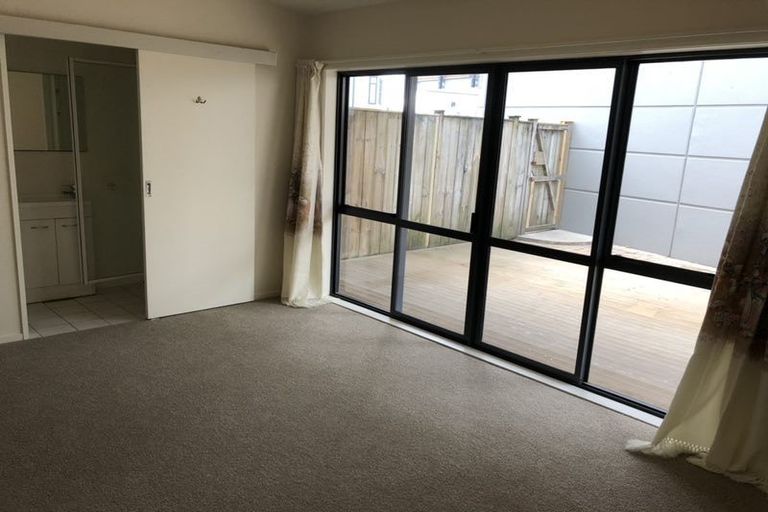 Photo of property in Krisley Court, 1/6 Ambrico Place, New Lynn, Auckland, 0600