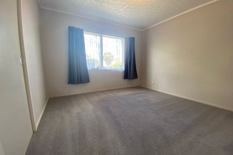 Photo of property in 88 Hepburn Road, Glendene, Auckland, 0602