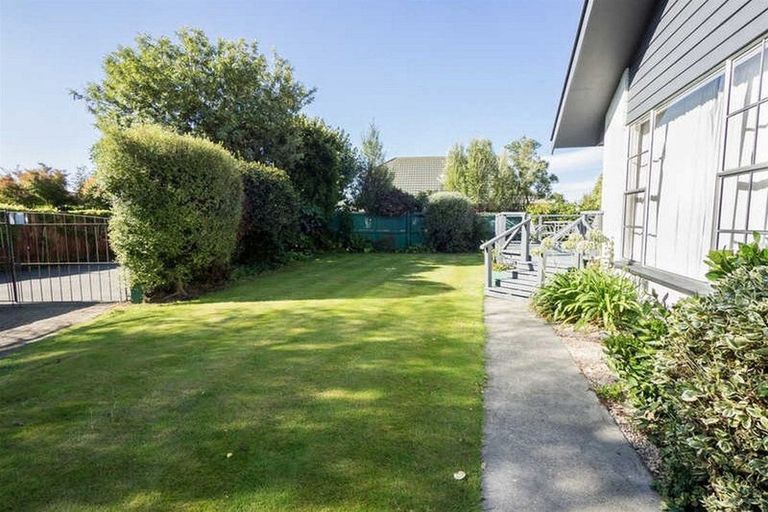 Photo of property in 23a Juniper Place, Burnside, Christchurch, 8053