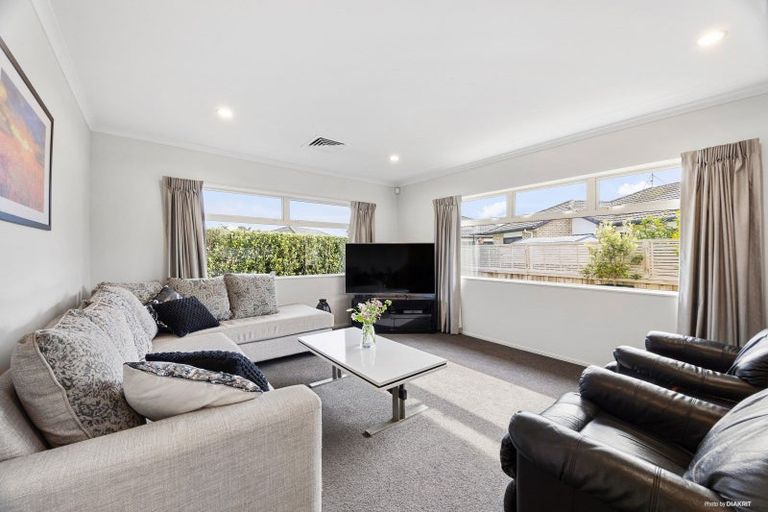 Photo of property in 18a Doment Crescent, Orewa, 0931