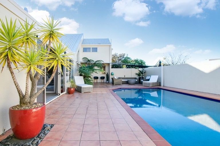 Photo of property in 3 Moana Place, Taradale, Napier, 4112