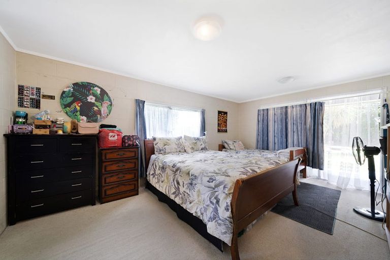 Photo of property in 3 Hillary Heights Avenue, Glendene, Auckland, 0602
