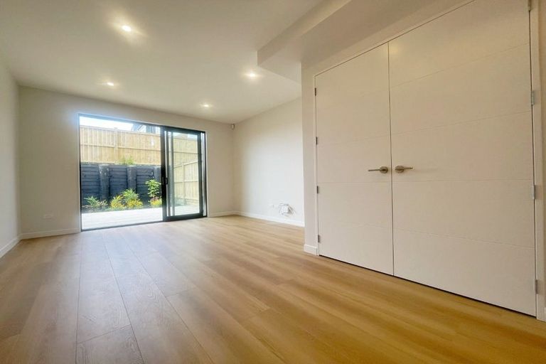 Photo of property in 23 Kuaha Road, Massey, Auckland, 0614