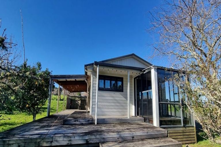 Photo of property in 100 Ranfurly Road, Alfriston, Auckland, 2105