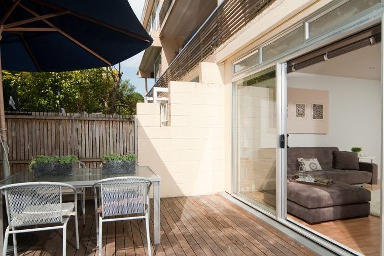 Photo of property in 3/73 Princes Street, Northcote Point, Auckland, 0627