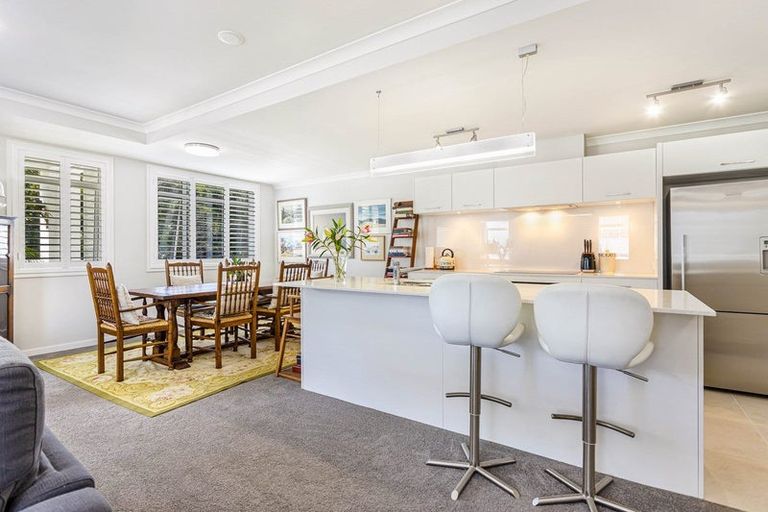 Photo of property in 16 Eaves Bush Parade, Orewa, 0931