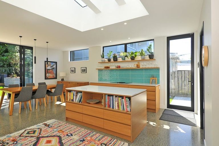 Photo of property in 12 Helen Street, Brooklyn, Wellington, 6021