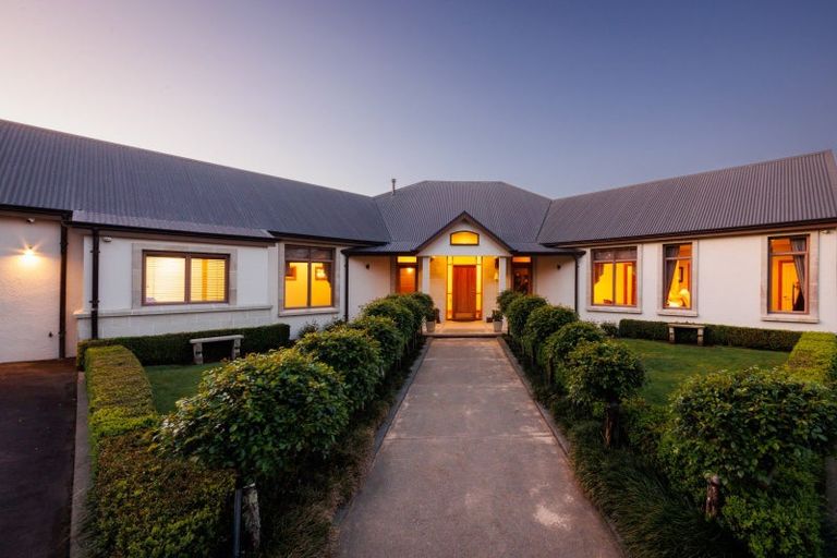 Photo of property in 5 Waicola Drive, Fitzherbert, Palmerston North, 4471