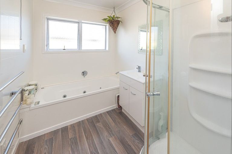 Photo of property in 6 Waharua Place, Tawhero, Whanganui, 4501