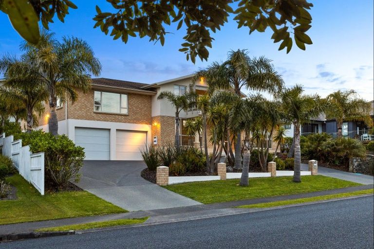Photo of property in 52 Grovenor Drive, Orewa, 0931