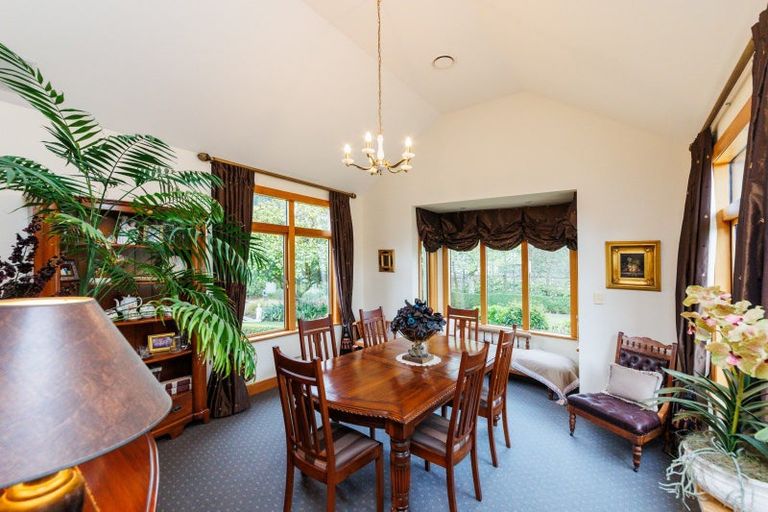Photo of property in 5 Waicola Drive, Fitzherbert, Palmerston North, 4471