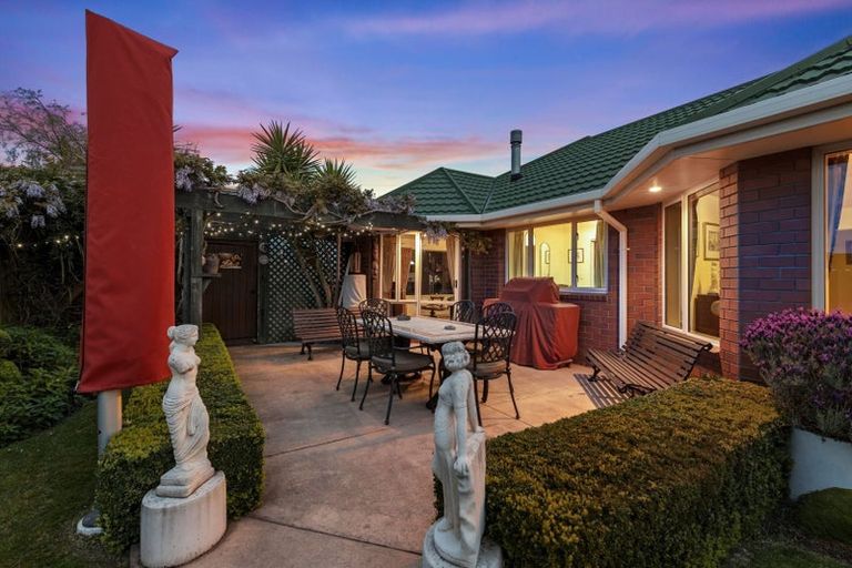 Photo of property in 36 Farnswood Place, Redwood, Christchurch, 8051