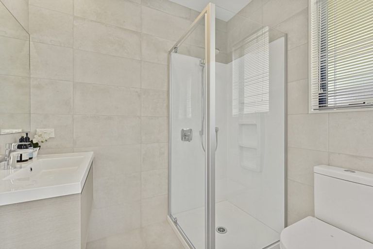 Photo of property in 28 Pepene Avenue, Takanini, 2112