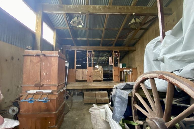 Photo of property in 750a Winton Lorneville Highway, Lochiel, Winton, 9781