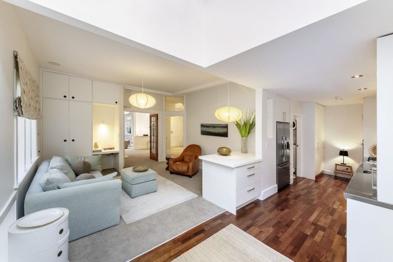 Photo of property in 8 Glen Road, Kelburn, Wellington, 6012