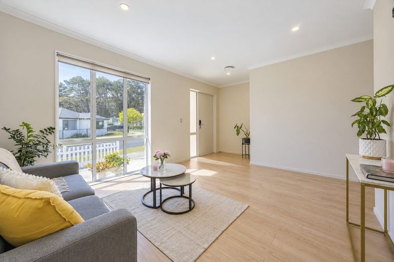 Photo of property in 3 Konoba Avenue, Kumeu, 0810