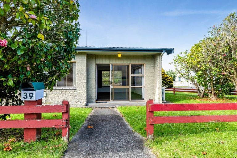 Photo of property in 39 Birdwood Avenue, Moturoa, New Plymouth, 4310