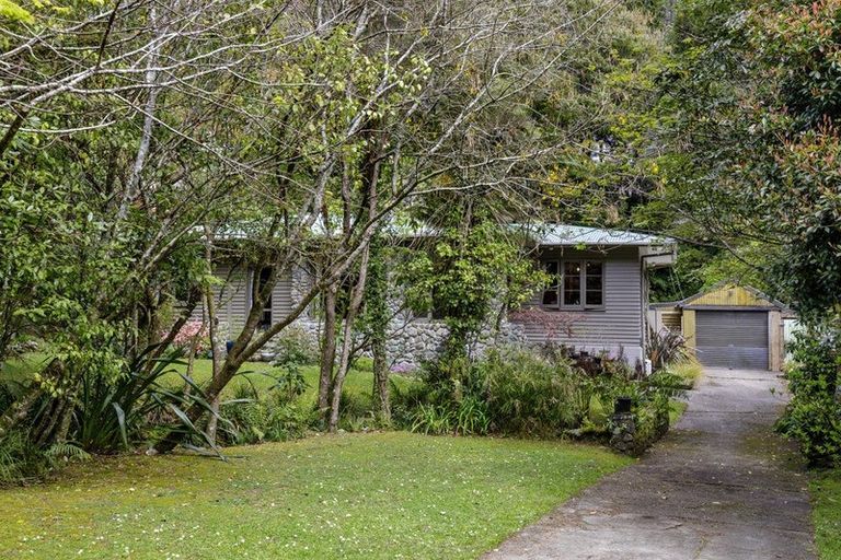 Photo of property in 496 Stokes Valley Road, Stokes Valley, Lower Hutt, 5019