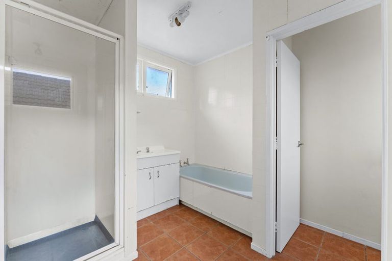 Photo of property in 226 East Coast Road, Forrest Hill, Auckland, 0620