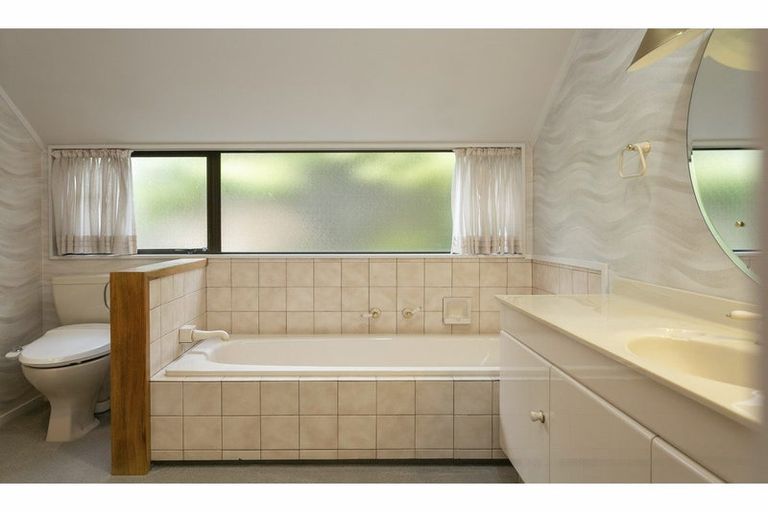 Photo of property in 20 Kurupae Road, Hilltop, Taupo, 3330