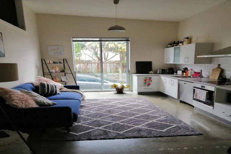 Photo of property in 1/25 Home Street, Mount Victoria, Wellington, 6011