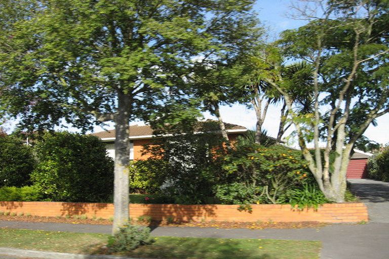 Photo of property in 11 Montclare Avenue, Ilam, Christchurch, 8041