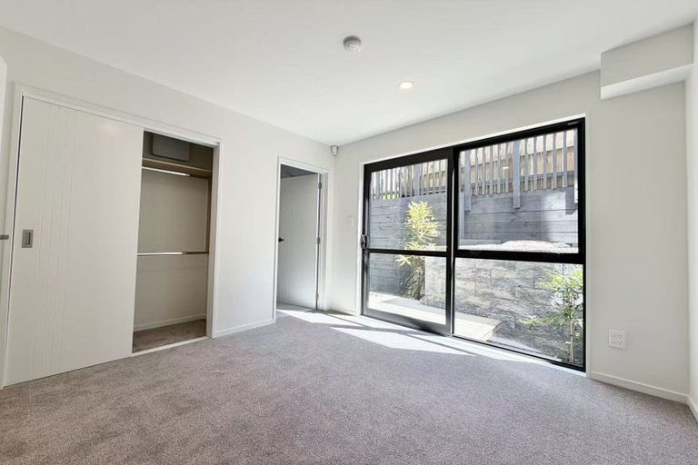 Photo of property in 7/6 Woodhouse Place, West Harbour, Auckland, 0618