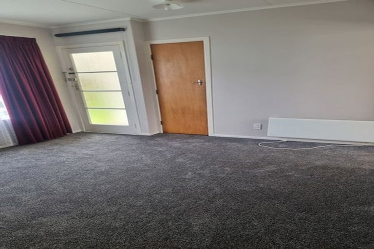 Photo of property in Montauge Flats, 46c Merton Street, Trentham, Upper Hutt, 5018