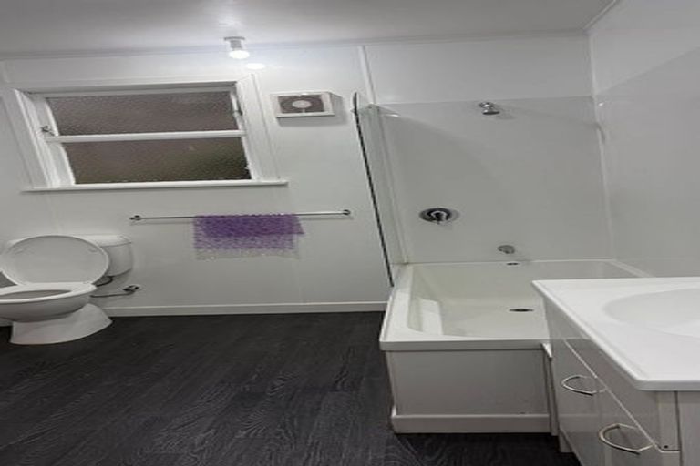 Photo of property in 147 Ruskin Road, Newlands, Wellington, 6037