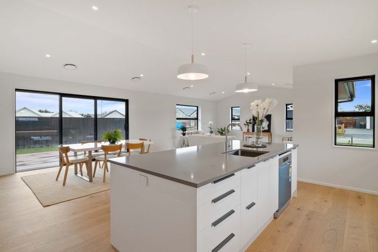 Photo of property in 5 Ferbane Way, Halswell, Christchurch, 8025