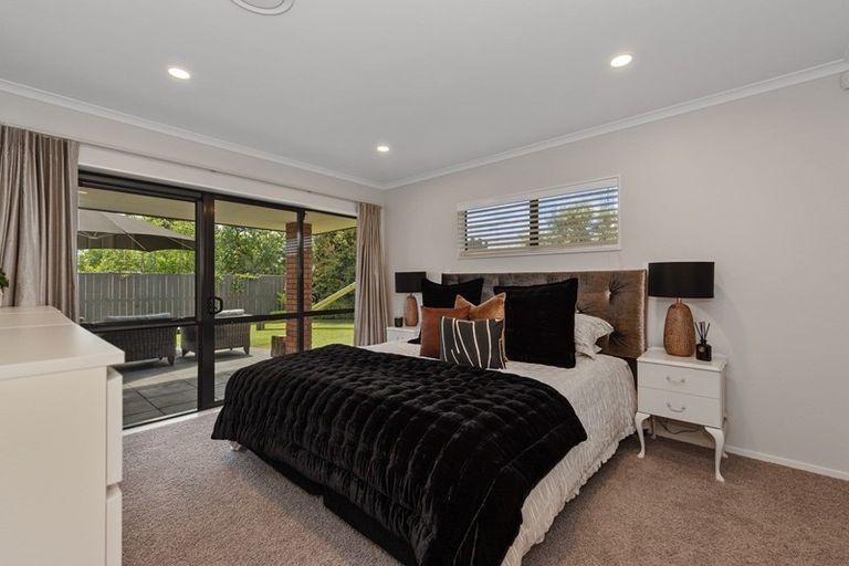 Photo of property in 8 Waiwherowhero Drive, St Andrews, Hamilton, 3200