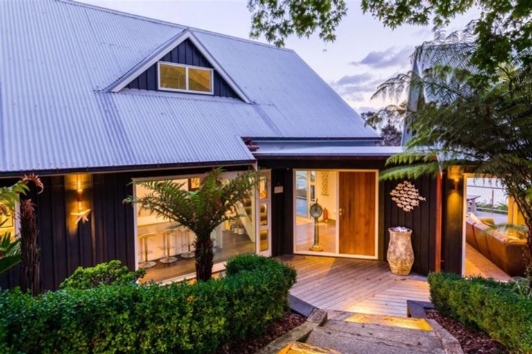 Photo of property in 41 Chatham Avenue, Paremoremo, Auckland, 0632