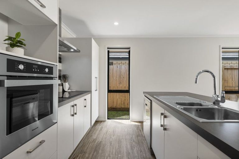 Photo of property in 22 Tiria Drive, Papamoa Beach, Papamoa, 3118