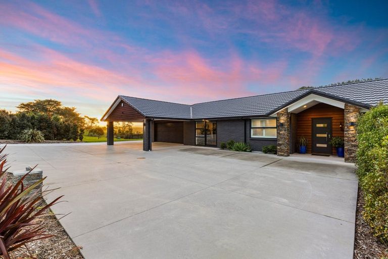Photo of property in 121 Valley Road, Waimauku, 0881