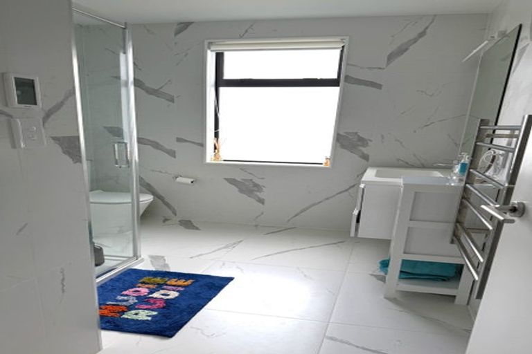 Photo of property in 2 Nga Tutu Place, Belmont, Auckland, 0622