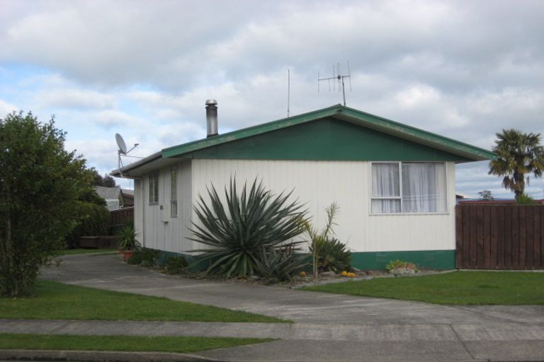 Photo of property in 14 Tawhara Place, Edgecumbe, 3120