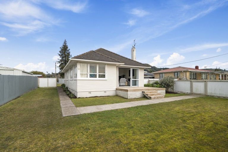 Photo of property in 2 Tapsell Road, Fairy Springs, Rotorua, 3015